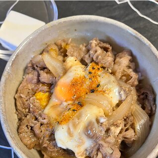 とろ〜り落とし卵牛丼